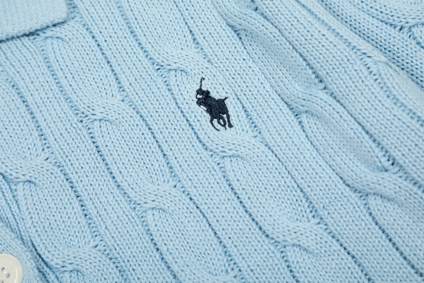 P270 Top quality" Style number: DS822# (not off the shelves all year round) [Ralph Lauren solid color pony embroidered logo lapel twist knitted cardigan] ✅Ralph Lauren Ralph Lauren classic basic versatile lapel knitted cardigan jacket ✅Main supply platform live broadcast Wholesale entity Replacement when out of stock Not off the shelf ✅ZP quality 1:1 version Scan the code to enter the GF website Counter quality ✅Detailed quality is the only one in Guangzhou Imported quality cotton yarn, focusing on high-end, cost-effective, good quality needless to say ✅The version is restored to the original order, the maximum size can be worn up to 160 pounds, loose, comfortable and stress-free ✅The upper body is simple and easy to match, ootd must-have style, good-looking clothes are never picky, a must-have recommendation for couples. Size: S-XL Color: black white gray almond light blue khaki pink burgundy Chinese red navy white label navy red label